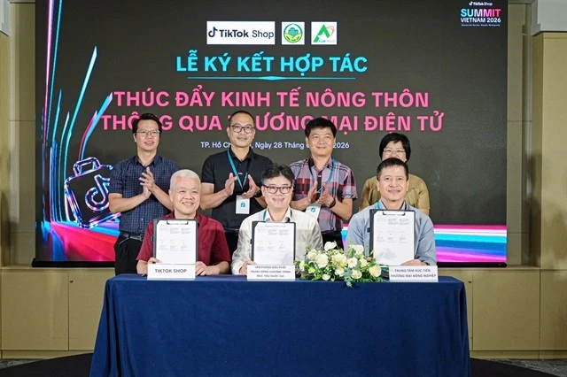 TikTok Shop 越南峰会现场合作签约仪式
