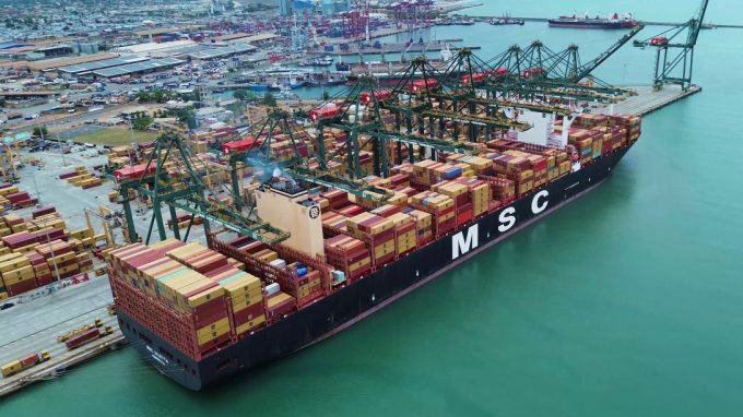 MSC 集装箱船靠泊码头进行装卸作业,堆场堆满集装箱